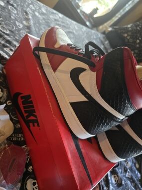 Nike AIR Jordan 1 s Retro Red, White & Black High-Top Snake Skin